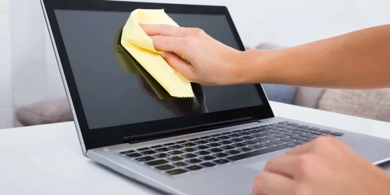 how to clean macbook screen
